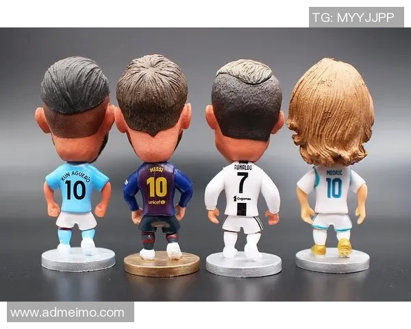 足球传奇球星手办开箱评测 揭开精致细节与收藏魅力